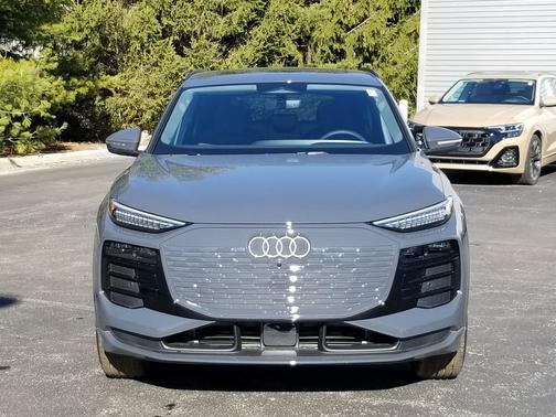 2025 Audi Q6 e-tron Premium Plus quattro