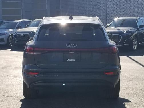 2025 Audi Q6 e-tron Premium Plus quattro