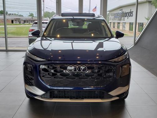 Navarra Blue Metallic 2026 Audi Q3 TFSI quattro S tronic