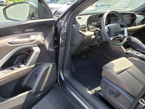 Tambora Gray Metallic 2026 Audi Q5 Premium Plus TFSI quattro S tronic