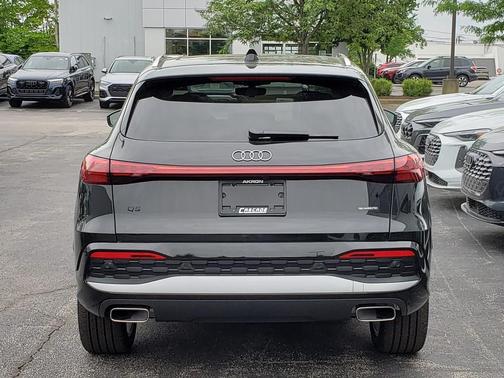 Mythos Black Metallic 2026 Audi Q5 Premium Plus TFSI quattro S tronic