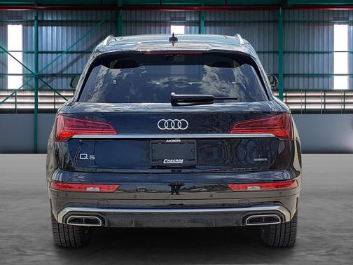 Mythos Black Metallic 2023 Audi Q5 45 S line Premium Plus