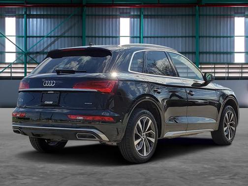 Mythos Black Metallic 2023 Audi Q5 45 S line Premium Plus
