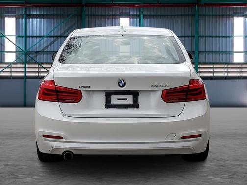 Alpine White 2018 BMW 320 i