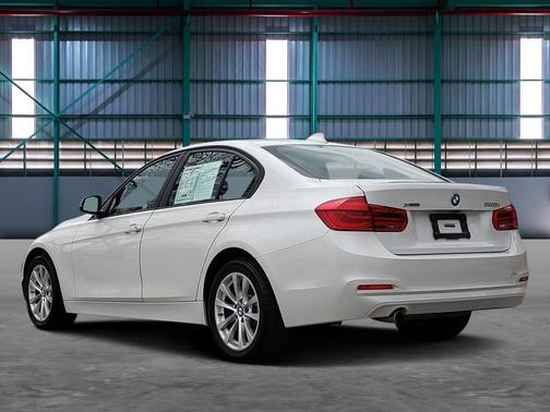 Alpine White 2018 BMW 320 i