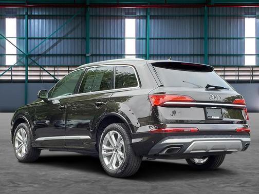 2025 Audi Q7 55 Premium Plus
