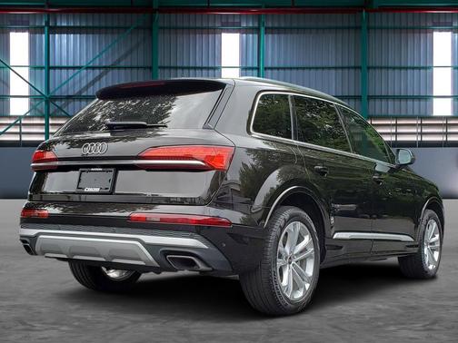 2025 Audi Q7 55 Premium Plus