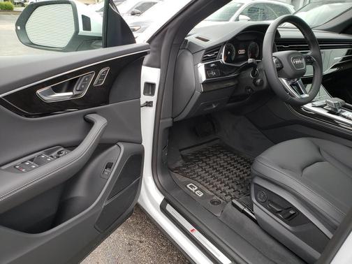Glacier White Metallic 2026 Audi Q8 55 Premium Plus