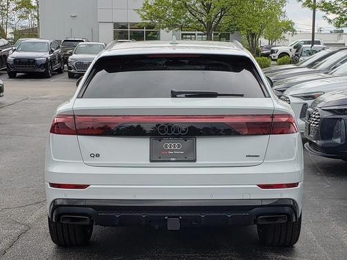 Glacier White Metallic 2026 Audi Q8 55 Premium Plus