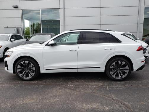 Glacier White Metallic 2026 Audi Q8 55 Premium Plus