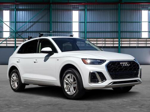 Glacier White Metallic 2023 Audi Q5 45 S line Premium