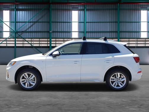 Glacier White Metallic 2023 Audi Q5 45 S line Premium