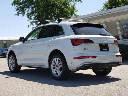 Glacier White Metallic 2023 Audi Q5 45 S line Premium