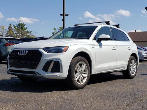 Glacier White Metallic 2023 Audi Q5 45 S line Premium