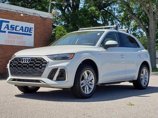Glacier White Metallic 2023 Audi Q5 45 S line Premium