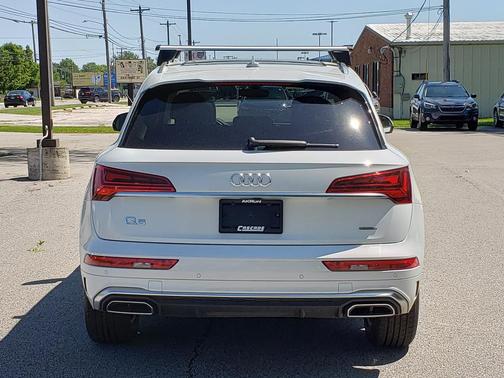 Glacier White Metallic 2023 Audi Q5 45 S line Premium