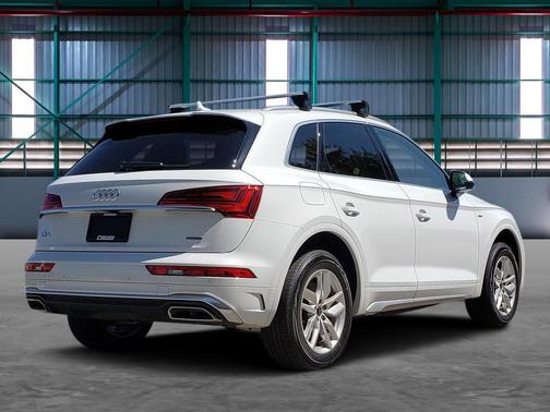Glacier White Metallic 2023 Audi Q5 45 S line Premium