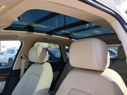 Glacier White Metallic 2023 Audi Q5 45 S line Premium