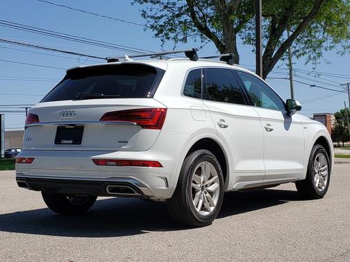 Glacier White Metallic 2023 Audi Q5 45 S line Premium
