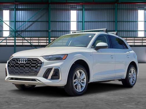 Glacier White Metallic 2023 Audi Q5 45 S line Premium