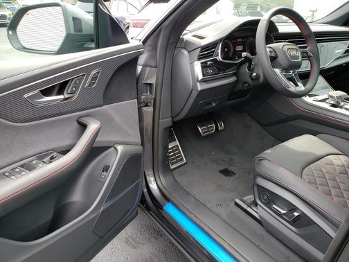 Daytona Gray Pearl Effect 2026 Audi Q8 55 Prestige