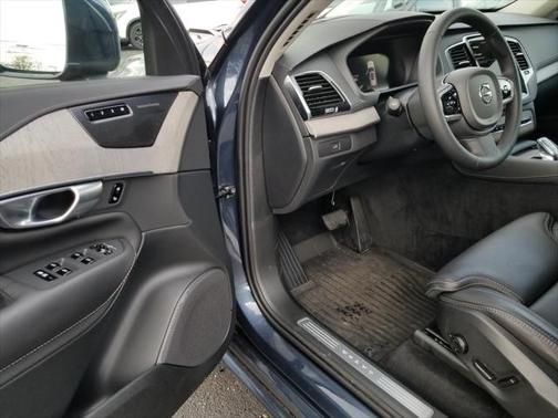 2024 Volvo XC90 B6 Ultimate Bright Theme 7-Seater