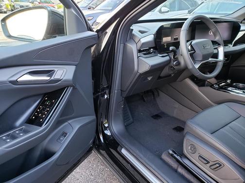 Mythos Black Metallic 2027 Audi Q6 e-tron Premium