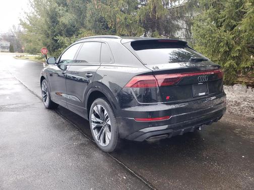 2025 Audi Q8 55 Premium Plus