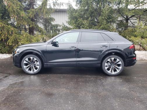 2025 Audi Q8 55 Premium Plus