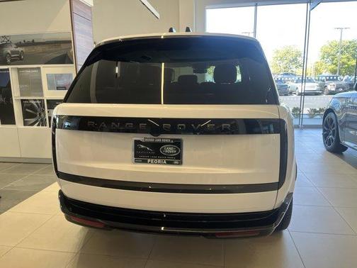 2025 Land Rover Range Rover P530 SE 7 Seat
