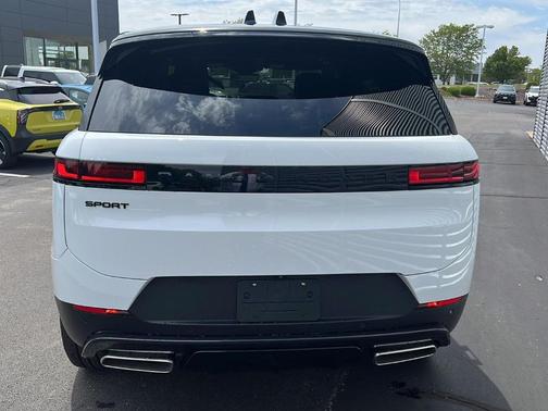 Fuji White 2026 Land Rover Range Rover Sport P360 SE