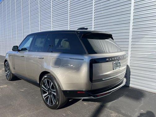 2025 Land Rover Range Rover P550e Autobiography