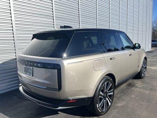 2025 Land Rover Range Rover P550e Autobiography