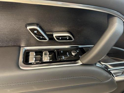 2025 Land Rover Range Rover P530 SE 7 Seat