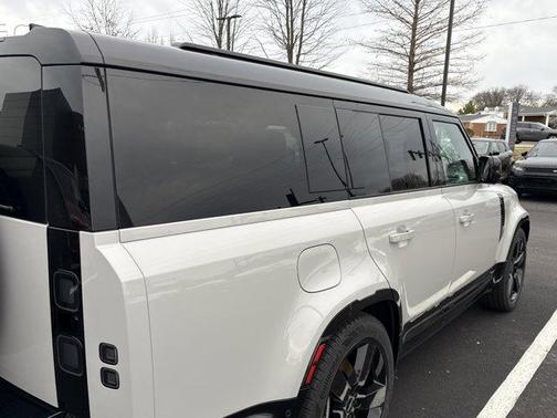 2026 Land Rover Defender X-Dynamic SE