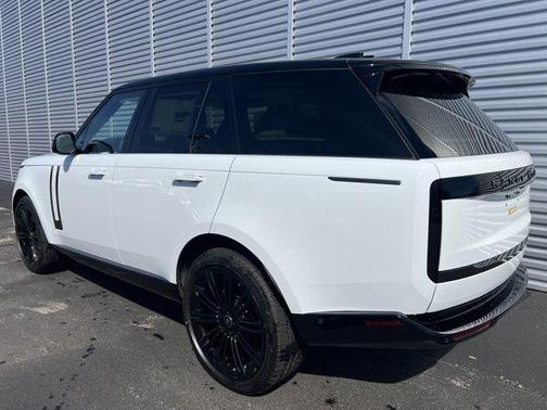 2025 Land Rover Range Rover P400 SE