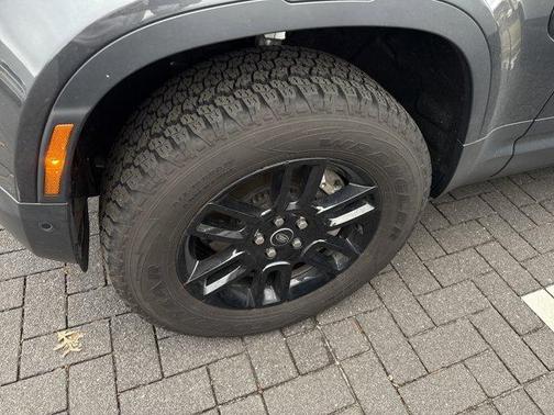 2025 Land Rover Defender P300