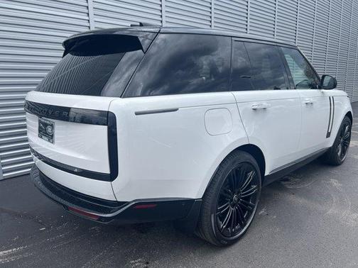 2025 Land Rover Range Rover P530 SE