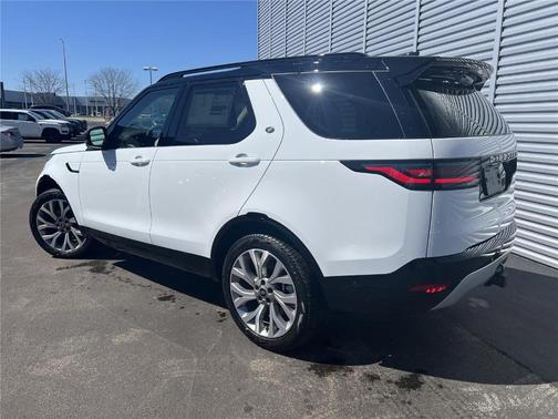 Fuji White 2026 Land Rover Discovery Tempest Edition