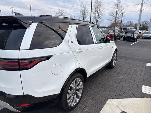 2026 Land Rover Discovery Tempest Edition