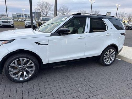 2026 Land Rover Discovery Tempest Edition