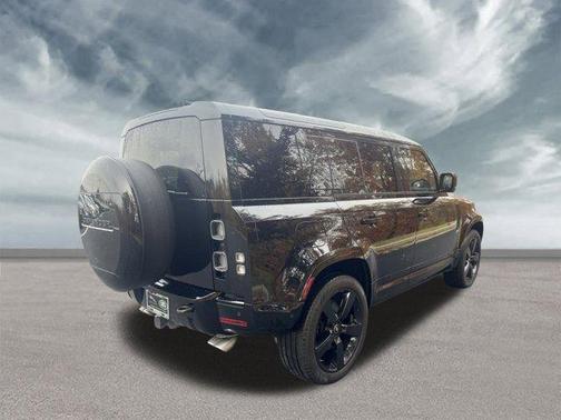 2024 Land Rover Defender 110 V8