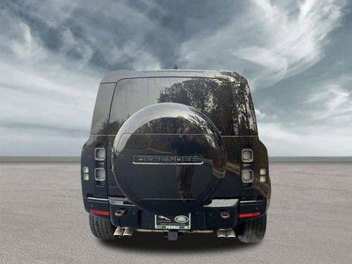 2024 Land Rover Defender 110 V8