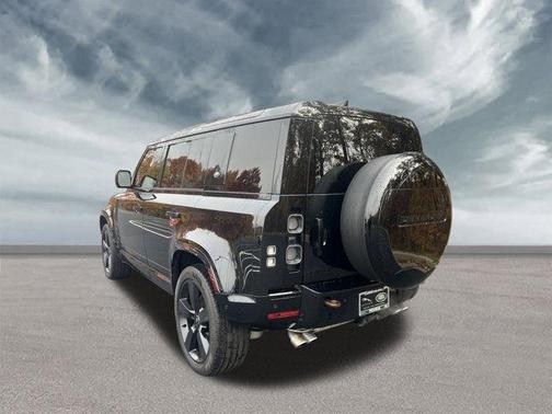 2024 Land Rover Defender 110 V8
