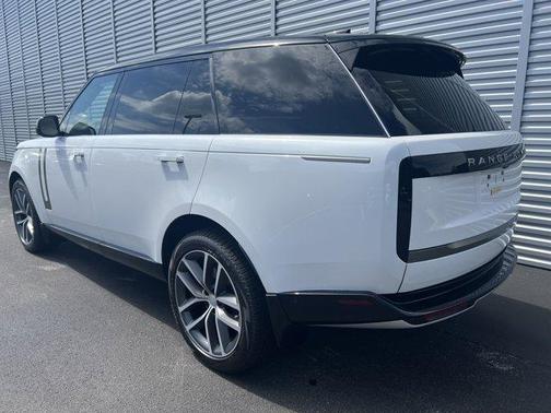 2025 Land Rover Range Rover P400 SE 7 Seat