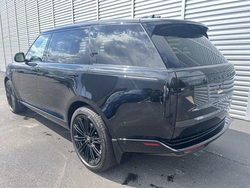 2025 Land Rover Range Rover P530 SE 7 Seat