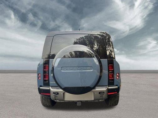 2025 Land Rover Defender P400 X-Dynamic SE