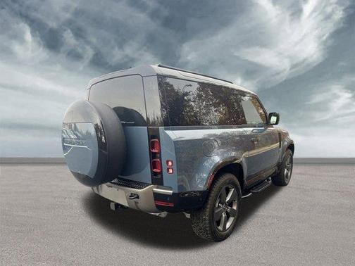 2025 Land Rover Defender P400 X-Dynamic SE
