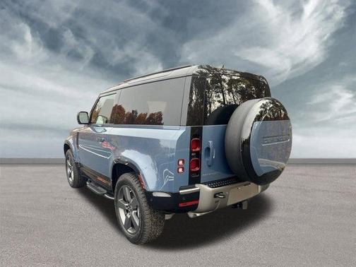 2025 Land Rover Defender P400 X-Dynamic SE