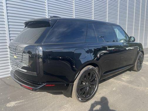 2025 Land Rover Range Rover P530 SE 7 Seat